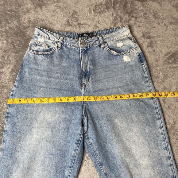 Misguided Riot Hight Rise Ripped Distressed Busted Knee Light Wash Mom Jeans - Picture 8 of 9